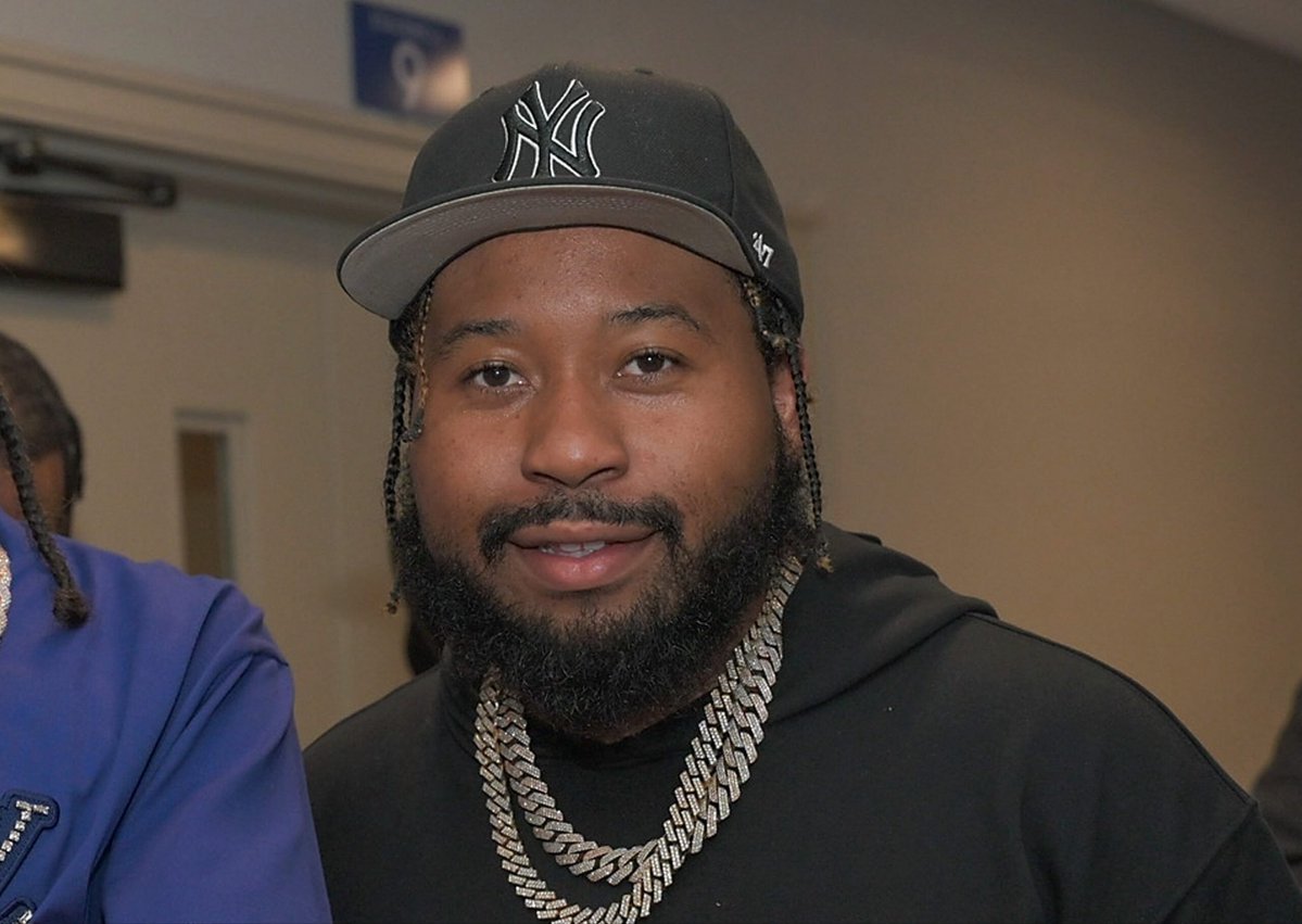 FearedBuck's tweet photo. Akademiks breaks his all-time viewership record while waiting for the verdict in Lil Durk’s trial, reaching 123K concurrent viewers across YouTube, Kick, and Rumble. https://t.co/S9ExqvCFmM