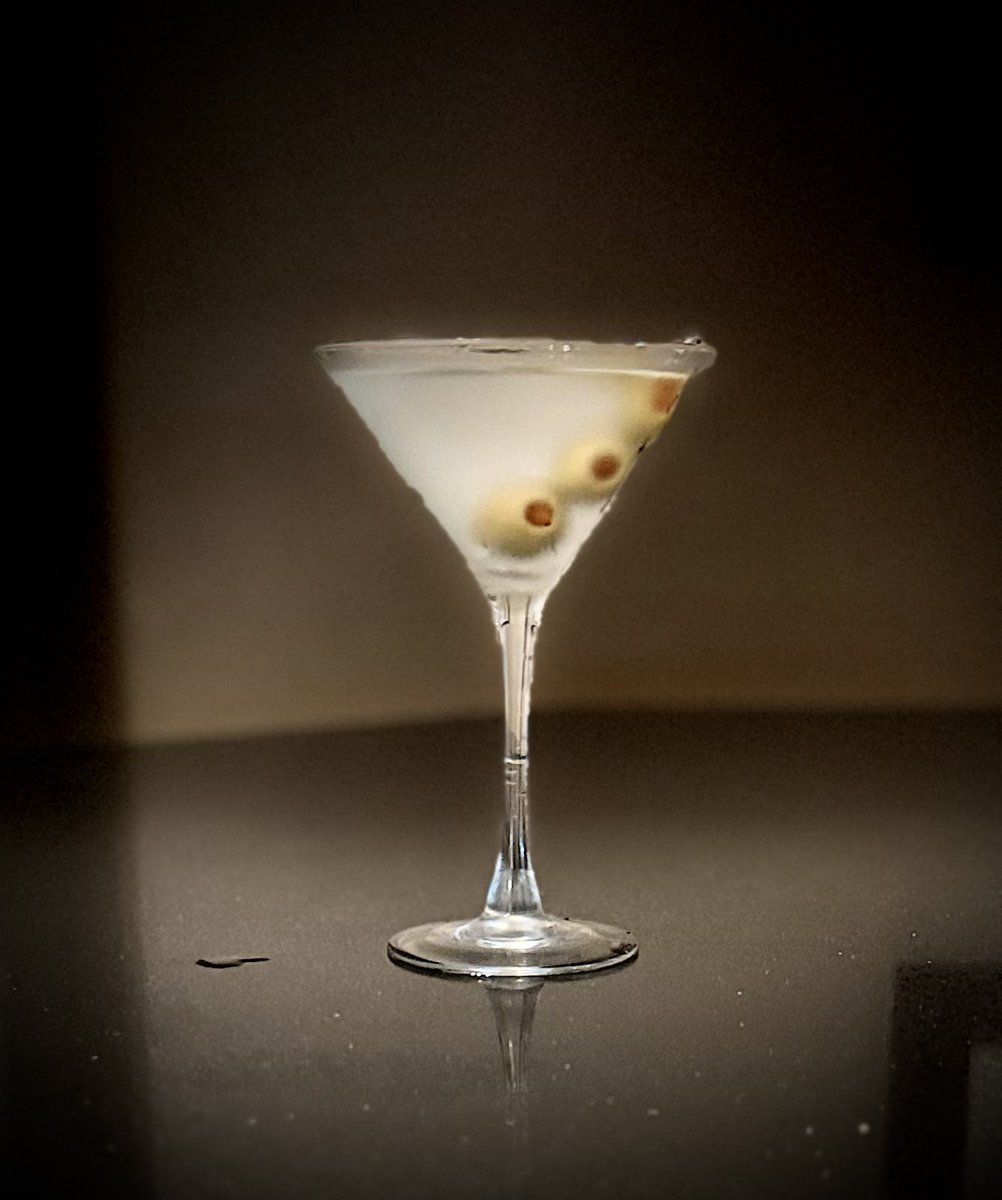 mlzema's tweet photo. It’s #Friday #HappyHour!🕔
#TWEETYOURDRINK
#Vodka #Martini #Stirred + 🫒🫒🫒
#Salute! #Cheers! #Sköl! #LChiam! #Santé! #Sláinte! #NaZdrowie! #OogyWawa! #Prosit! #OkoleMaluna! #Ziveli! #Serefe! #CinCin! #Kampai! #Prieka! #Evviva! #Gesondheid! #ZeiGazunt! #Saúde! #Acclamations!🍸 https://t.co/bfQT0IcMYa