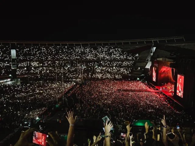 paraguaystyles's tweet photo. “En el Love On Tour nos conformamos con dos iPhones como pantallas y aun así, vivimos el mejor día de nuestras vidas”. 

CINE 🚬🚬🚬🚬 https://t.co/o2efSRqmIB