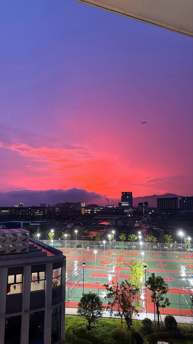 Jettmlxa's tweet photo. 上学好累 https://t.co/Fbv89oZJ1n