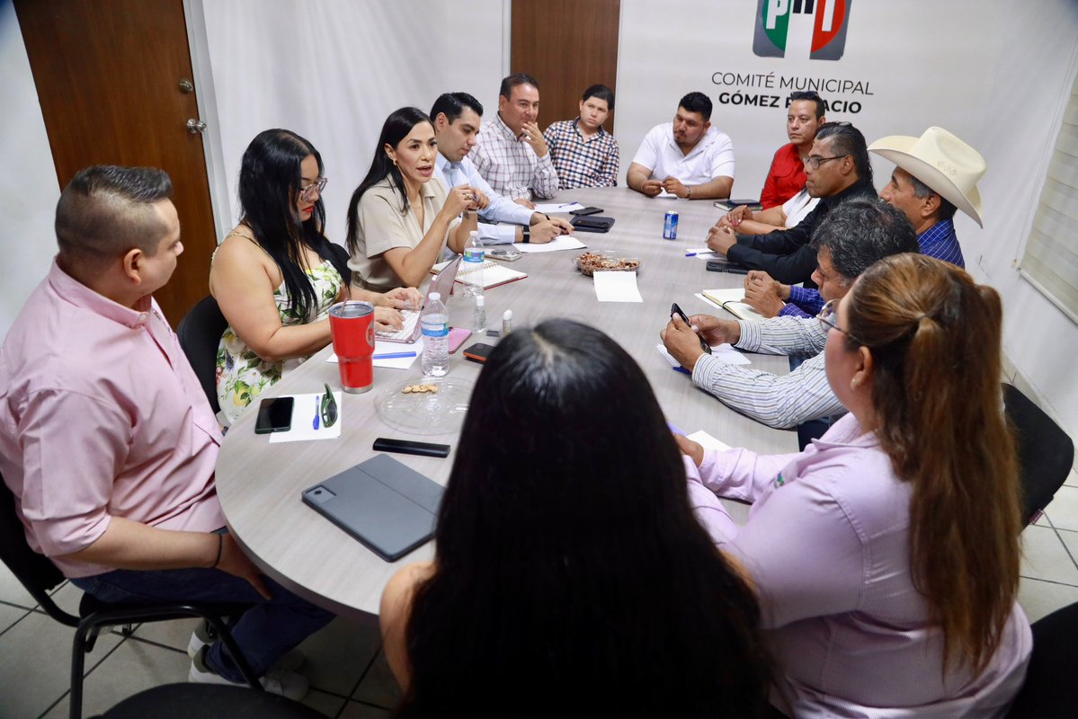 danisotto's tweet photo. Seguimos con agenda en Gómez Palacio. 🤝🏻❤️💚

Ahora nos reunimos con Sectores y Organizaciones de nuestro partido para seguir avanzando en la organización y planeación de la próxima agenda del priismo gomezpalatino. 

Escuchar, sumar ideas y trabajar en equipo es la ruta para seguir fortaleciendo a nuestro partido.

¡Vamos juntos! 💪🏻