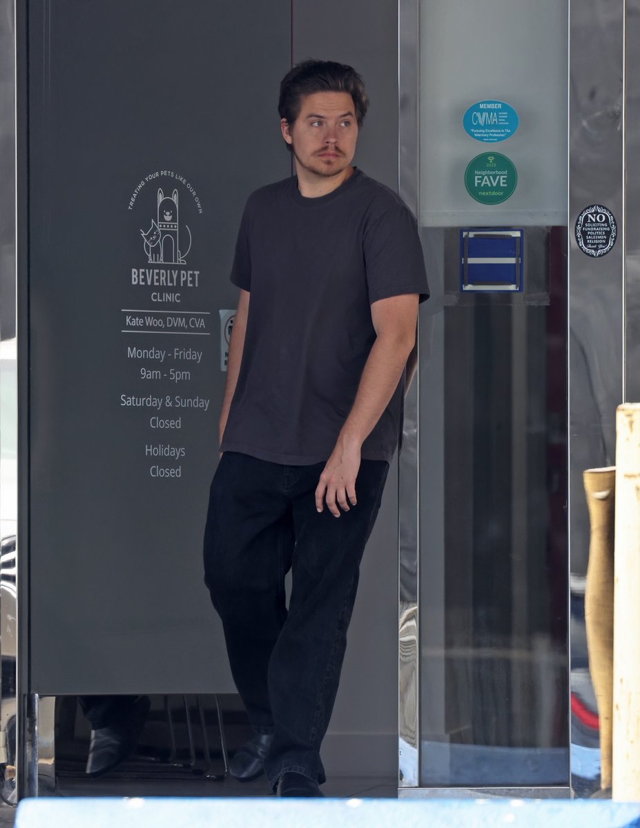 dustynne's tweet photo. Barbara and Dylan were spotted picking up one of their dogs from a local veterinary clinic in Hollywood, CA — May 27, 2026 https://t.co/WmHBEqydXY