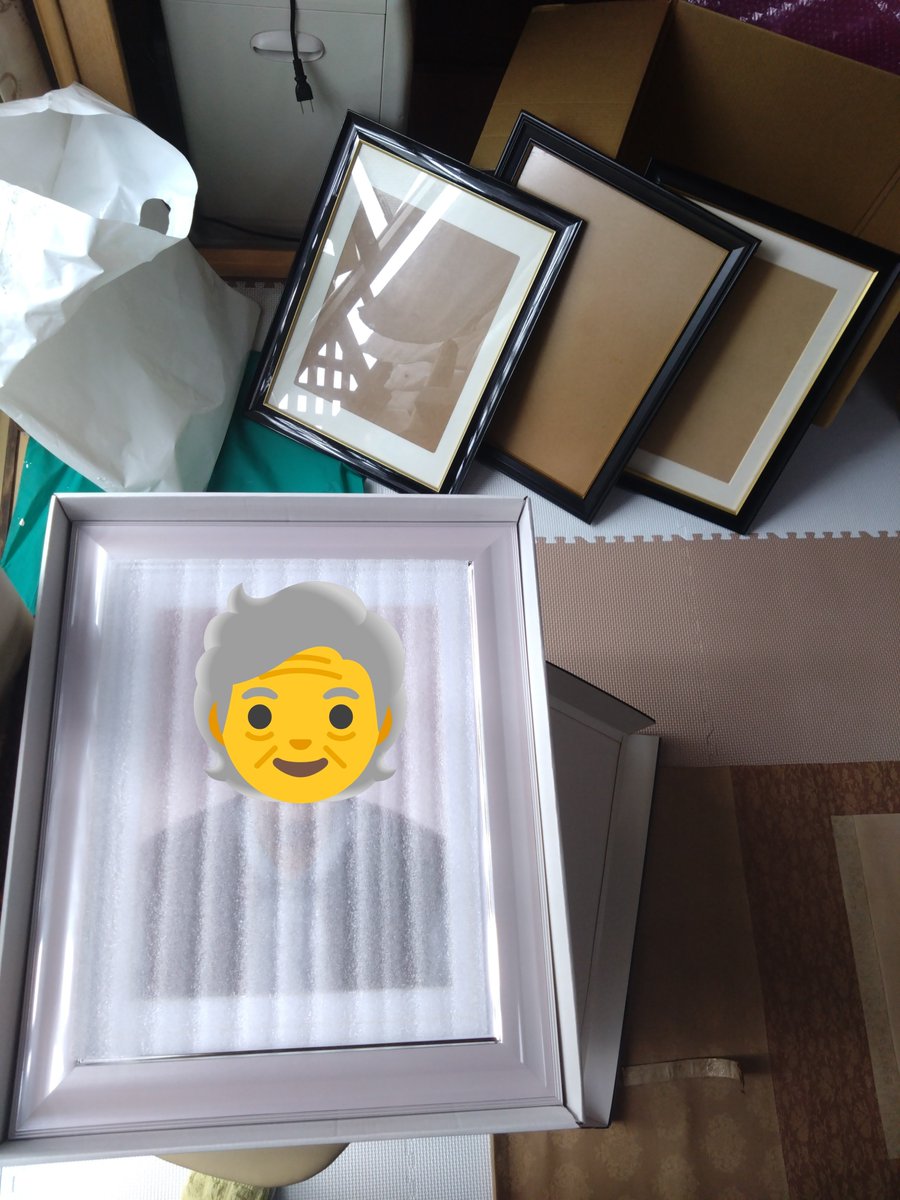 rainWaechter's tweet photo. 仏間仏具の整理
仏壇はSize下げてリビングに置きたい(探し中)
 
御先祖様の写真(5)
枠1つ残し 写真まとめた  
仏具凛(4 ) 凛棒(5)凛座布(4)
花立(4)線香立て(2)
蝋燭たて(4 )電池式(2)
ダブり多々( * . .)"
こんなに残して、息子が継いでくれるように思えない
とにかく 終活 だ https://t.co/nLq2BwQSwn