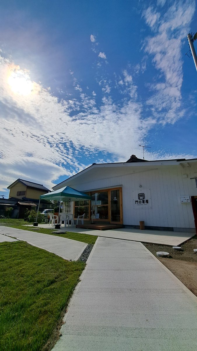 kadoguchi_info's tweet photo. 門口寄居は土日祝朝8時から着替え、荷物預け、シャワールーム利用が出来ます！ 飲食エリアは11時30分オープン。 

ランニング後のシャワー、ランチ、昼飲み。お茶だけのご利用も大歓迎！ 寄居駅南口から歩いて3分。ご利用お待ちしています。
写真は昨年の秋のもの。そろそろこういう空になって欲しい。 https://t.co/KkrRdJ9wCs