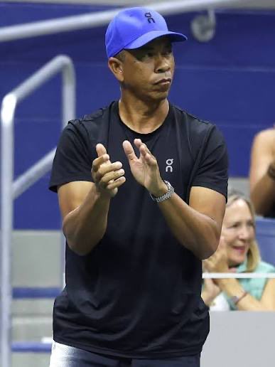 talon3535's tweet photo. If RBF is a real thing (and we know it is) , I think the equivalent is DDF, Diappointed Dad Face. I think Ben Shelton’s Dad is a perfect example. https://t.co/fZ2Uh8TboI