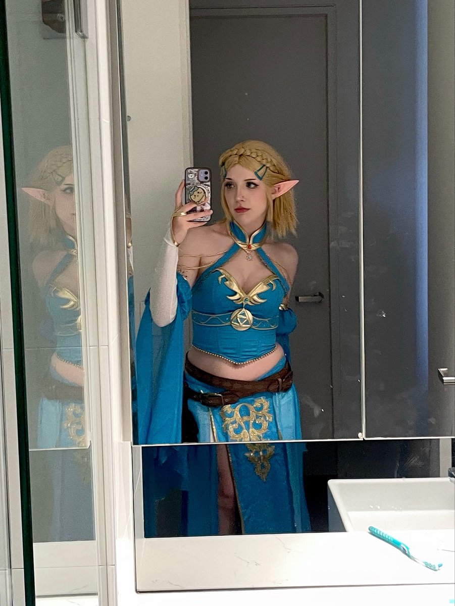 kaeeecos's tweet photo. my zelda cosplay ❤︎
#legendofzelda https://t.co/hzjM21St8r