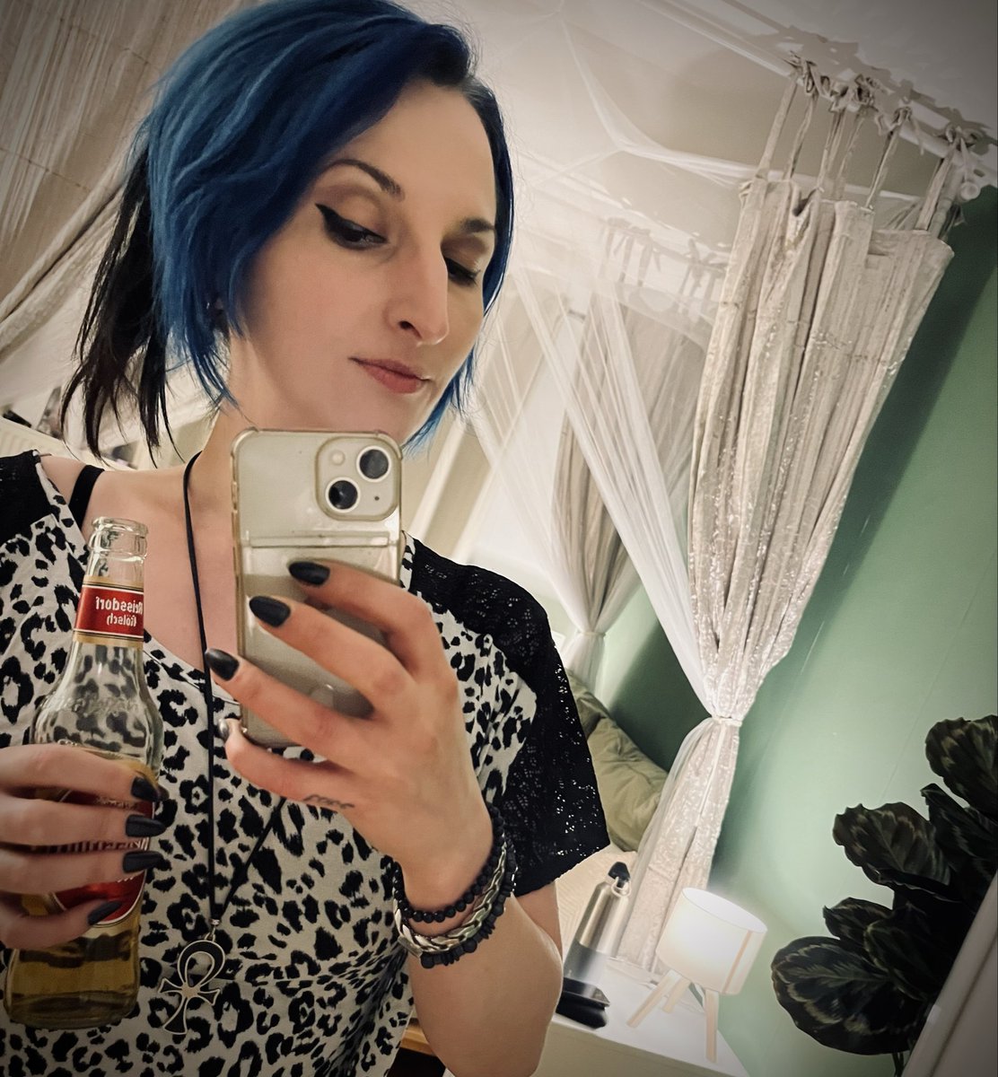 AnyneChi's tweet photo. I sometimes forget that I look kinda cute with a ton of eyeliner ^^ https://t.co/XKABqccfOM
