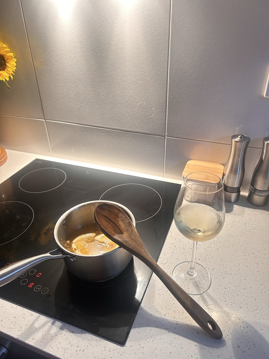 hungryh1pp0zz's tweet photo. intro ! 
19 y/o (18+ moots pls) 

got to my lw and gained it all back so im starting from the beginning…

sw: 83kg 
cw: 65kg 
gw:50kg 

I’m trying to become that annoying bitch who only eats whole foods picked from home gardens, hold me accountable ! 
#alcoholcalories #3dtwt https://t.co/M1hmhuhGvl