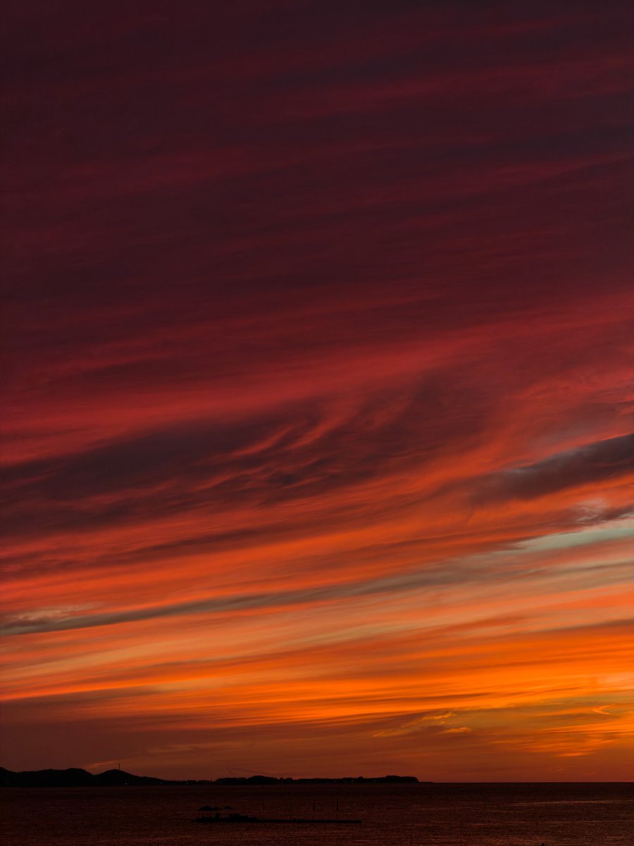 Hyo_Wol77's tweet photo. @r_photolog 最近、韓国の夕焼けにも神が降りてきました🌅 https://t.co/68AXkJU8f3