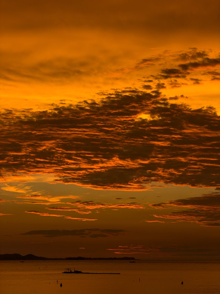 Hyo_Wol77's tweet photo. @r_photolog 最近、韓国の夕焼けにも神が降りてきました🌅 https://t.co/68AXkJU8f3