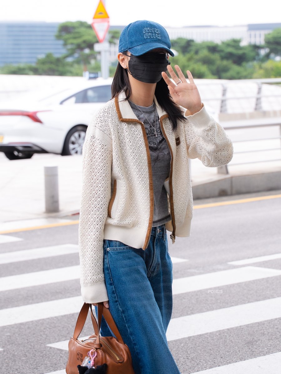 idlepo1023's tweet photo. 12SEPT2026
ICN✈️

flying 🐈‍⬛  ง่วง 🐈‍⬛ ✌️🐈‍⬛ 

#มินนี่ #MINNIE #idle 
#아이들 #민니 https://t.co/6dn70mwsZi