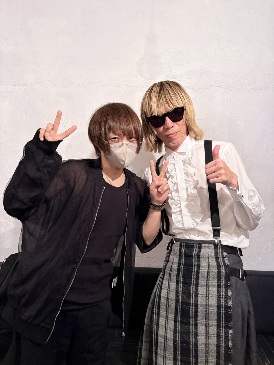Masuhisa_N's tweet photo. 大阪、ありがとうございました！
そして大阪の皆さま、少々早いですが良いお年を！（MC談）

来週は代官山UNITです。どうぞよろしくお願いします🔥

上田さんの現場で大変お世話になった真巳さんが来てくれた。ありがとうございます😭 https://t.co/1roW3XHiGx