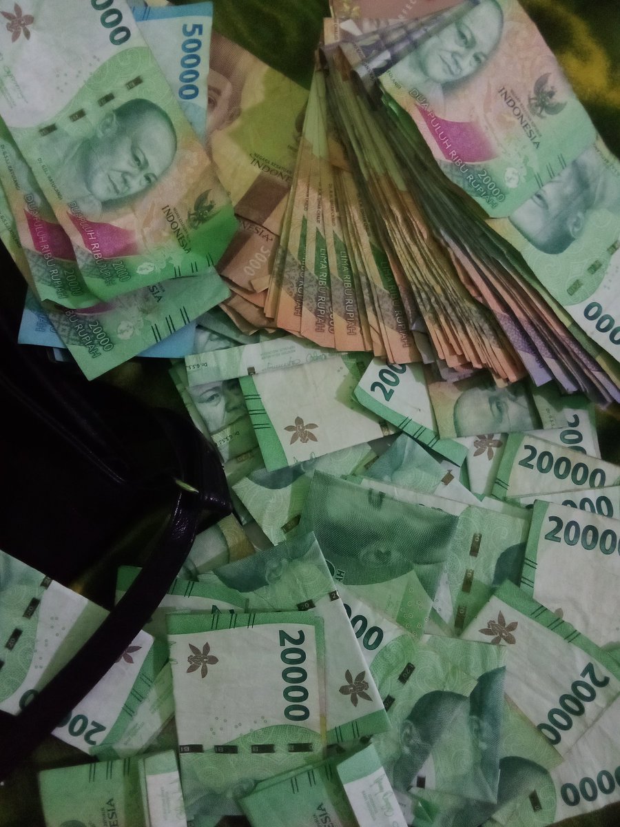 Itsmilada's tweet photo. Gen z nekat buka usaha sendiri, modal kurang pun langsung bongkar celengan🫠 bismillah lancar terus, aamiiinnn https://t.co/Xu7H0Y2OL5