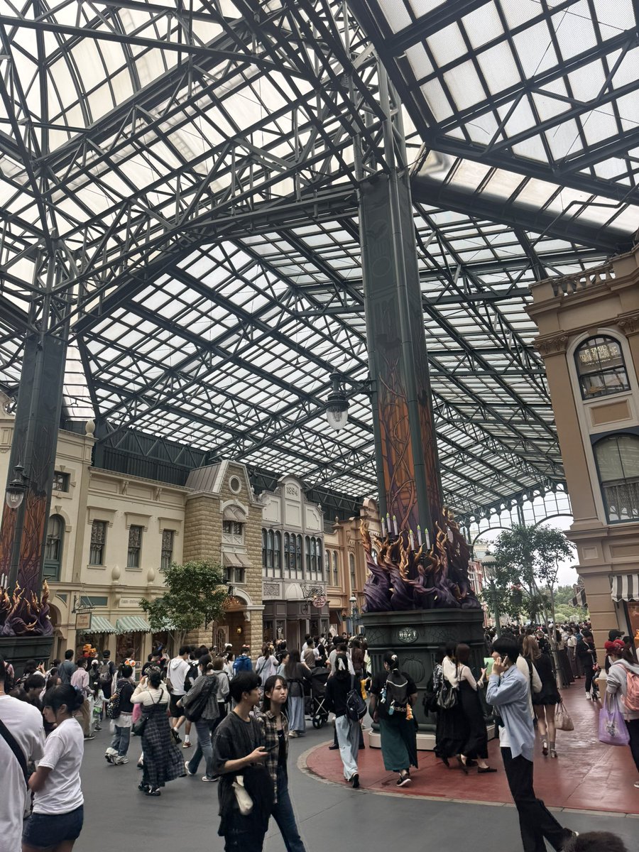 yoooshi_3's tweet photo. インパー！

もう中はハロウィン🎃だね👻 https://t.co/EH59g9Vbdu