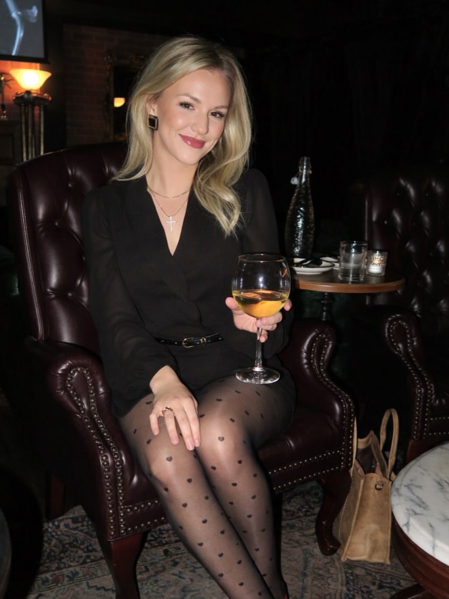 EmilyJones9681's tweet photo. Sip happens, but night outs with them fix everything. ✨ https://t.co/Ro3fA1rqj3