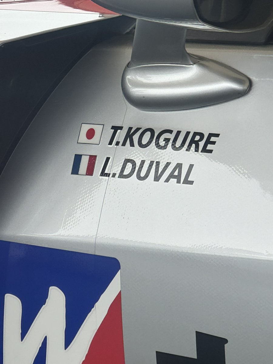 Honda_nsxgt's tweet photo. 久しぶり😭会いたかったよぉ。 #HSV010 #supergt #ウイダー デュバルと小暮さんのコンビ懐かしい。 https://t.co/FxKrecmGUA
