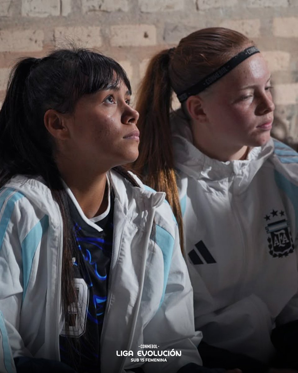 CONMEBOLtorneos's tweet photo. Chiqui Tapia, presidente de la AFA, acompañó el Tercer Tiempo entre Uruguay y Argentina en la CONMEBOL #LigaEvoluciónSub15 Femenina 🤝 https://t.co/0zfQNzRlcV