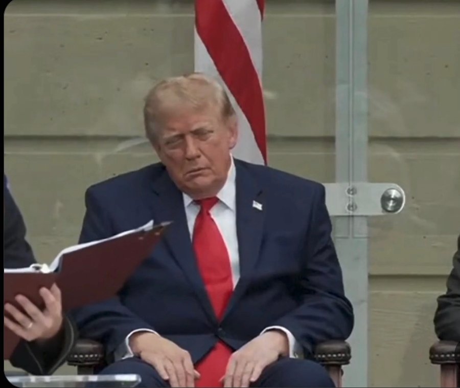 Gio0357's tweet photo. @seanhannity NO SLEEPING MATTER, couldn't be bothered to stay awake.
TOTALLY DISRESPECTFUL!!
#DozingDon #Disrespect #TrumpTrash https://t.co/2rhfXI40XB