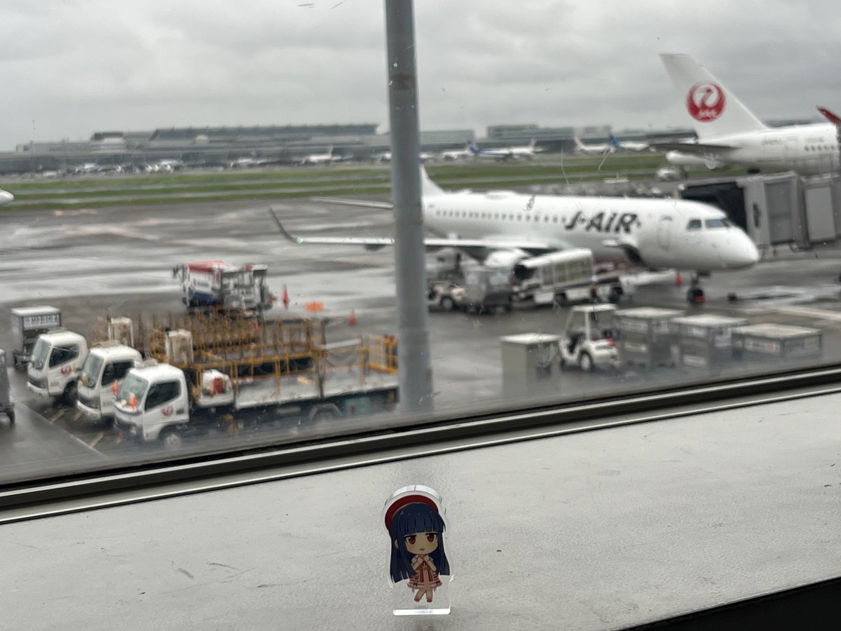 Melonsoudan's tweet photo. 佐城、ファン活から逃げるぞ！ https://t.co/Qof2iiarnN