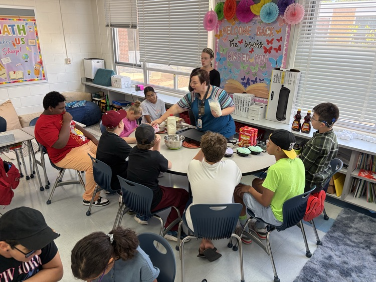 SevernaParkMS's tweet photo. 🥞 Stacking up some math skills! Ms. Mutii’s students used ratios and fractions to make pancakes while learning real-life skills along the way. And of course… celebrating August &amp; September birthdays! 🎉🦅
#CreatedByOspreys #ParkPRIDE #BelongGrowSucceed https://t.co/zVYhYsZpXW