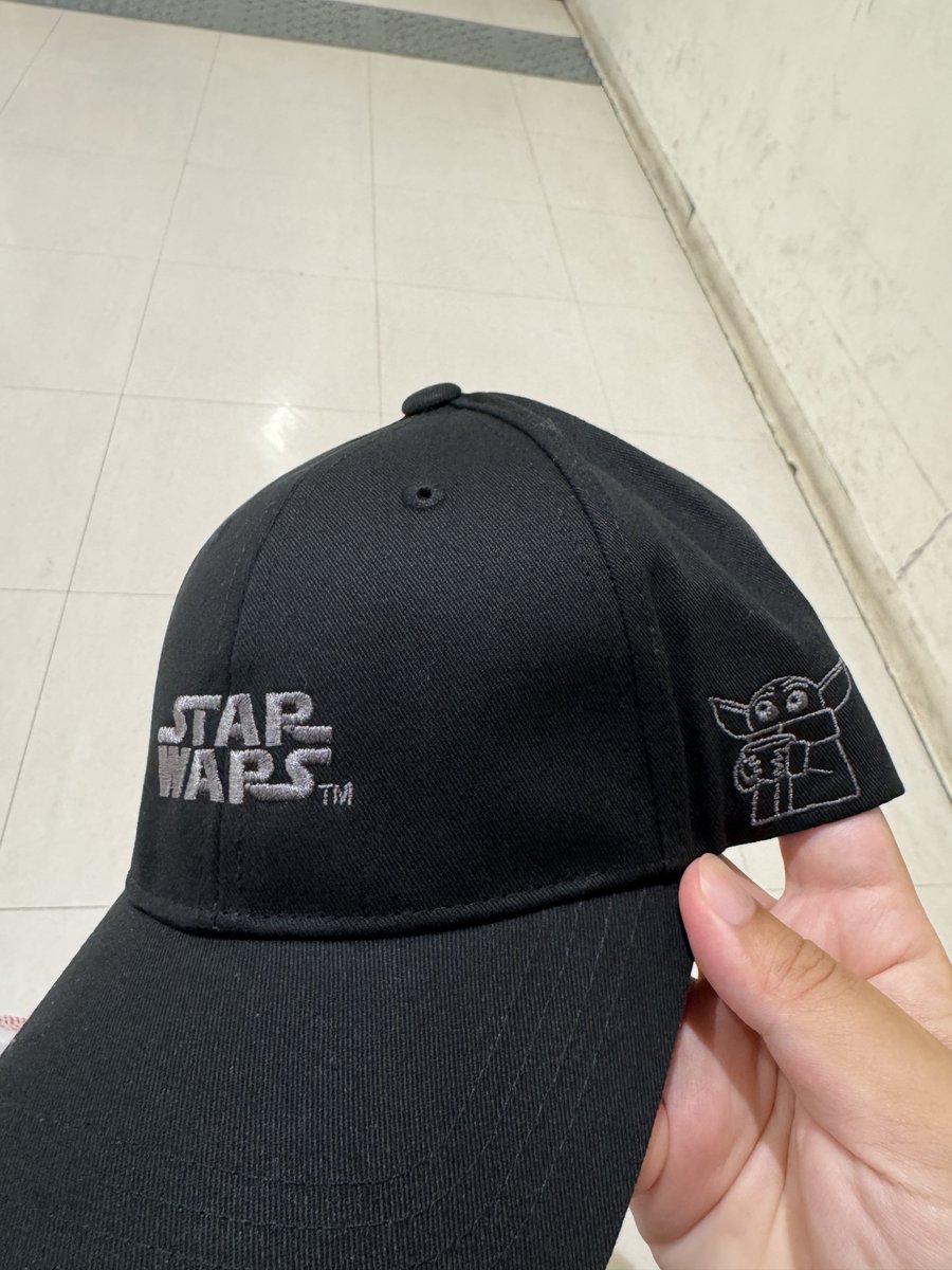 Ken0lvw's tweet photo. しまむら西友大森店
コラボ商品は開店から5分でほぼ完売
残ってるのはかなり大きいサイズのトレーナーくらいです

お目当てのトレーナーとキャップは無事確保

#マンダロリアンアンドグローグー https://t.co/M7yulXskzs
