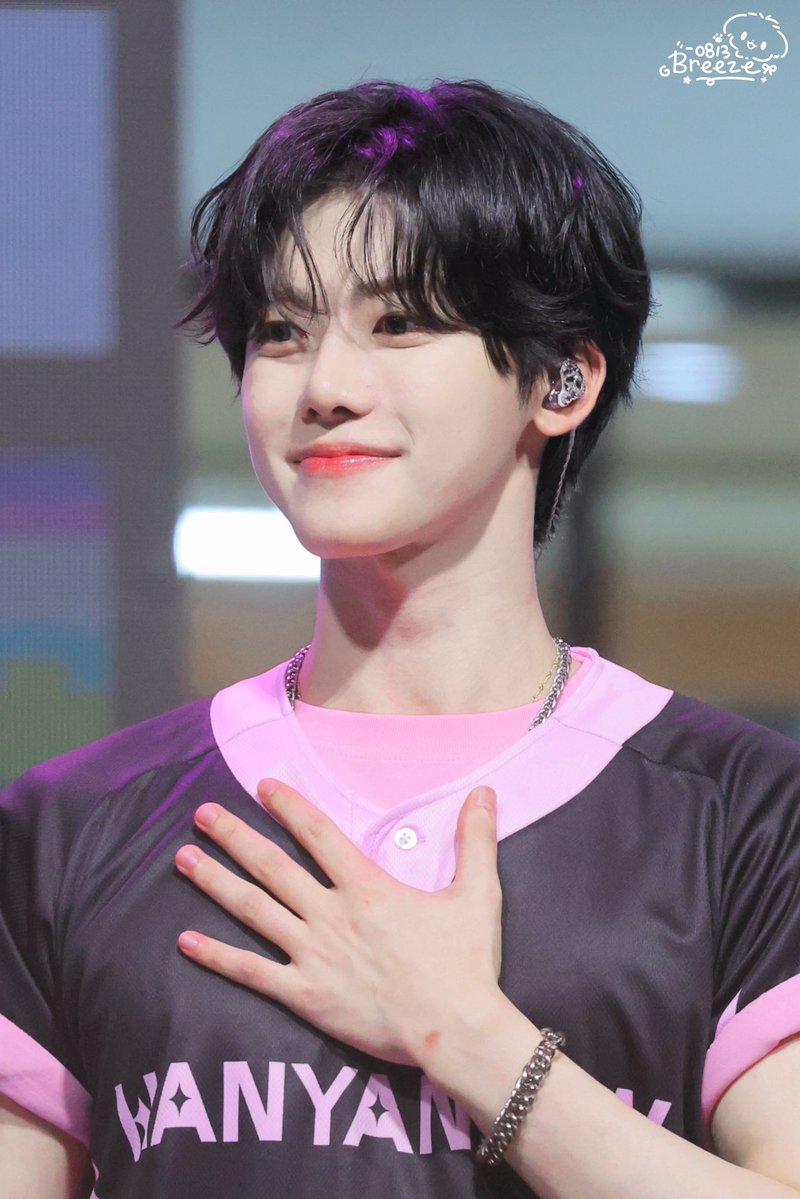 imdeyyya's tweet photo. eh tapi salfok ternyata bekas lukanya jaemin belom hilang yaa sampe sekarang huhu 🥹🥺 https://t.co/ctgcc26CmT