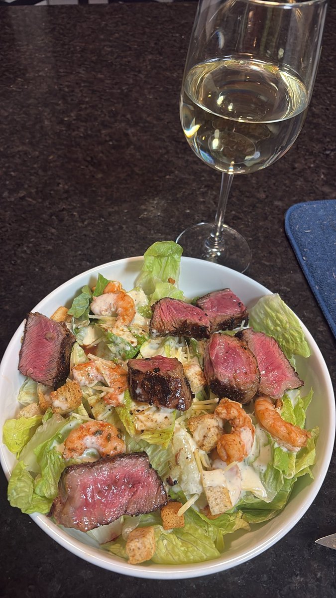 cameltoeharris2's tweet photo. My friends are in Paris and they are going gorillas #surfnturf https://t.co/qYg06lGcPy