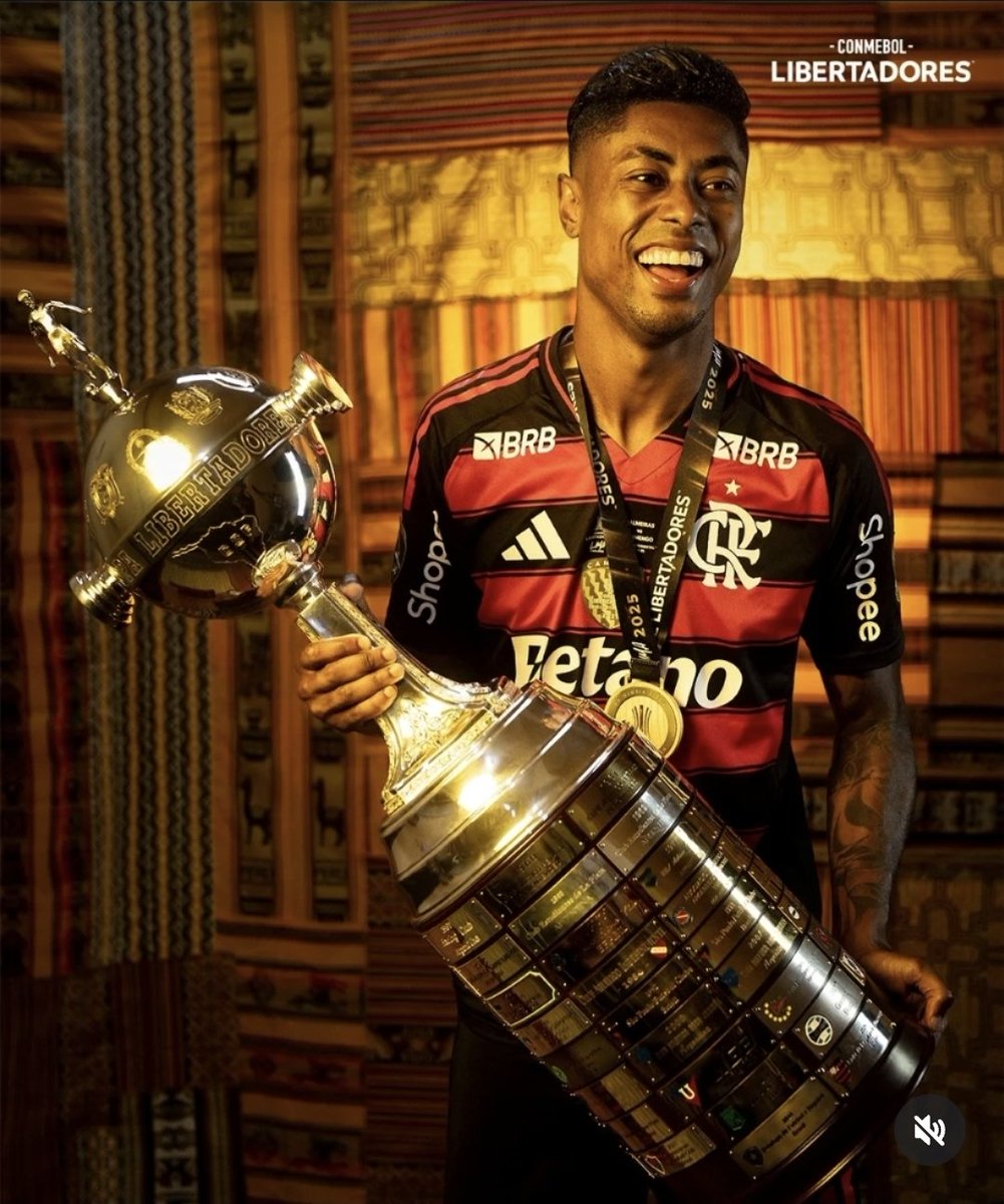 Murilooted's tweet photo. Bruno Henrique na Libertadores:

🏟 75 Jogos
🏆 03 Títulos 
⚽️ 28 Gols
🅰️ 19 Assistências 
🎯 47 Part em gols

Jogador brasileiro com mais participações em gols. https://t.co/hs0QJc8IGa
