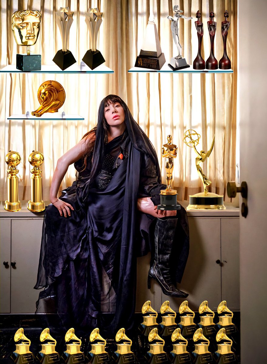 iamgrinthal's tweet photo. É OFICIAL! A Lady Gaga tem Oscar, tem Emmy, Globo de Ouro, BAFTA e UM FILHO! https://t.co/AuV90ahcDy