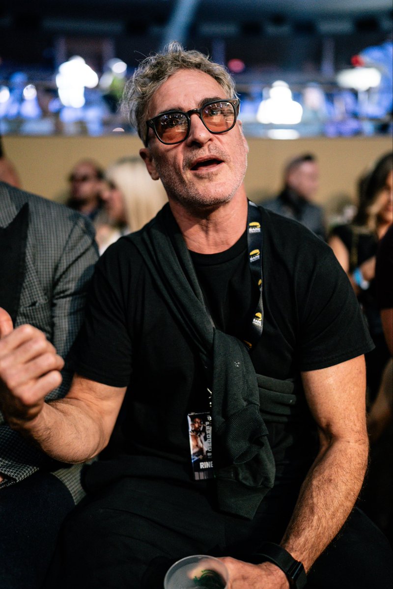 bareknucklefc's tweet photo. The legendary Joaquin Phoenix ringside tonight! 

#BKFC93 | Live NOW on BKFC+ https://t.co/io9zVc2Yhd