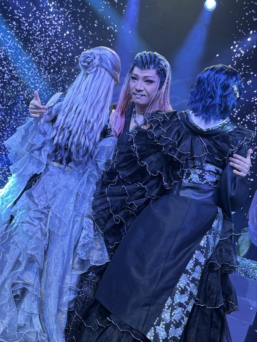 Dy5kpDaH9sGfVm3's tweet photo. 2026.9.11明石ほんまち三白館 🕛

お芝居"長ドス仁儀"
前日座長が舞台見切りで
盛大に転倒したそうで
左足の生爪剥がした役なんだけど

それより
左半身の痛みが酷くて…と
大丈夫ｶﾅ🥺

ラスト"六本木心中"

#劇団美山
#里美たかし
#里美こうた
#里美京馬
#里美祐樹
#里美花太郎
#中村美嘉
#中村葵 https://t.co/yFMCKBIXy8