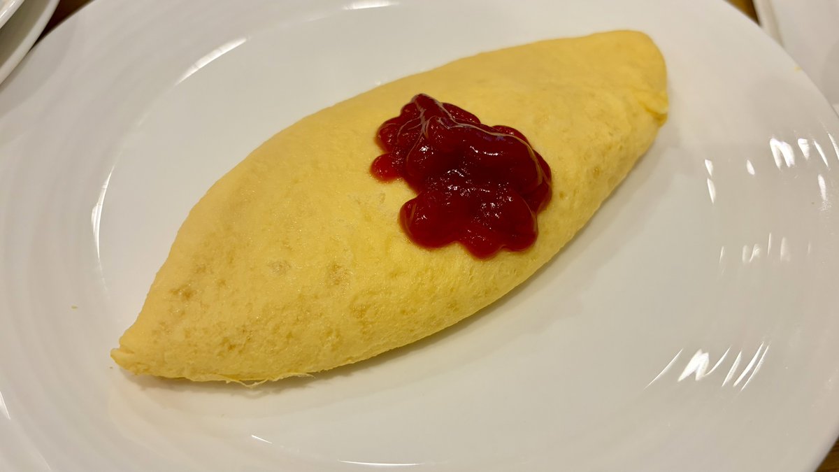 shibarrryyy's tweet photo. やっぱりホテルの朝食にオムレツは欠かせないよねぇ https://t.co/kxjhpn2wVP