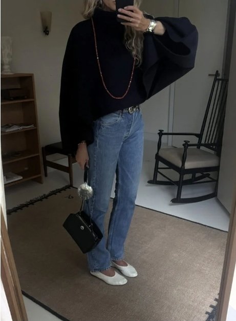 pariterbaki's tweet photo. Apparently long jeans are back this fall. 👖
But personally, I like this length better.
Simple. Clean. Not dragging on the floor. 😂
Maybe I’m not fashionable enough.
@AltoBot https://t.co/pgCCta6ohm