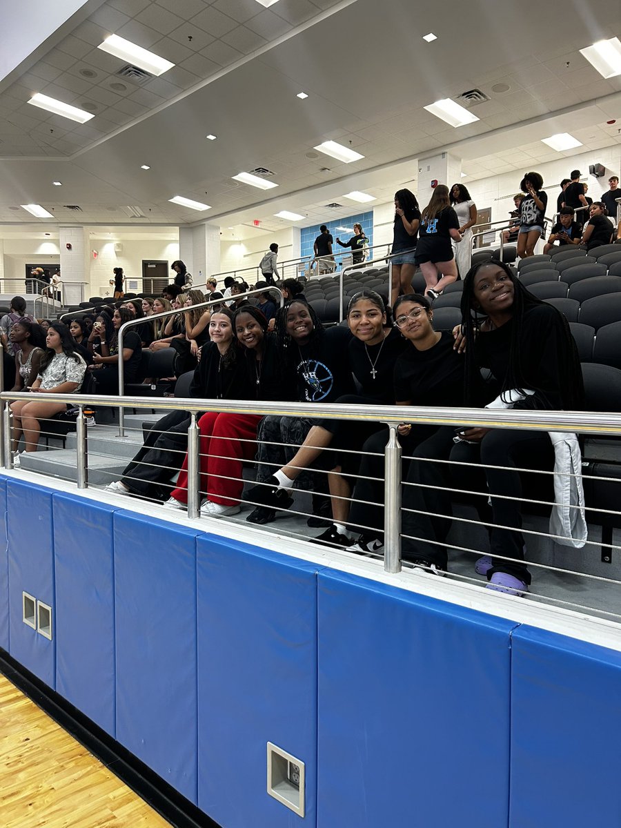 RockHillGBB's tweet photo. Supporting @vb_hill tonight vs. Walnut Grove!
LETS GO BLUEHAWKS VOLLEYBALL! π¦
π΅
#BLUEHAWKSTRONG https://t.co/CYRJQAiiVo