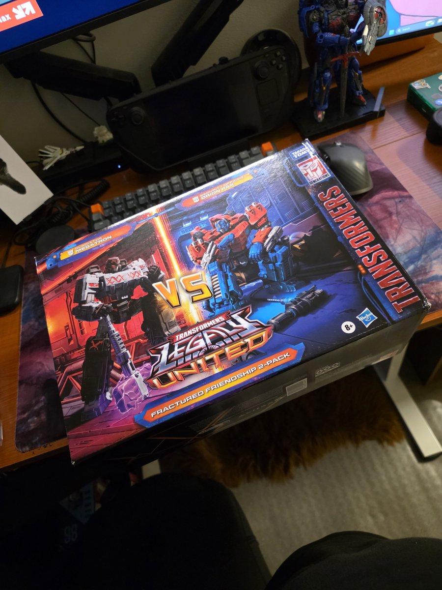 alexanderluis's tweet photo. This finally arrived! It doesn't get much better than this as far as 2-packs. #transformers https://t.co/HzefSFD1dv