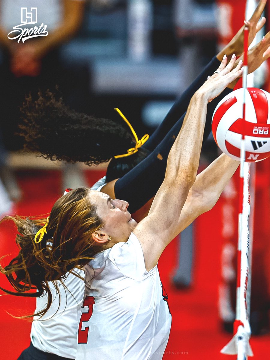 HurrdatSports's tweet photo. Nebraska volleyball is wearing gold bows in their hair in support of Pediatric Cancer Awareness Month. 🎗️

The team also wore “Go Gold” warm-ups for the charity Angels Among Us which helps families dealing with pediatric cancer. https://t.co/W7hFMELWBa