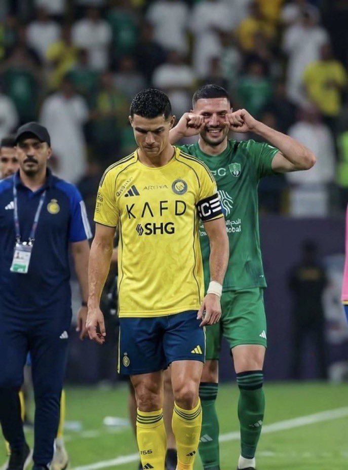 Crypto0Dave's tweet photo. @AlNassrFC_EN He isn’t even second he isn’t even better than Ronaldo nazario zidane maradona and pele talk more of the Lionel Messi https://t.co/NfD4ZzOG06