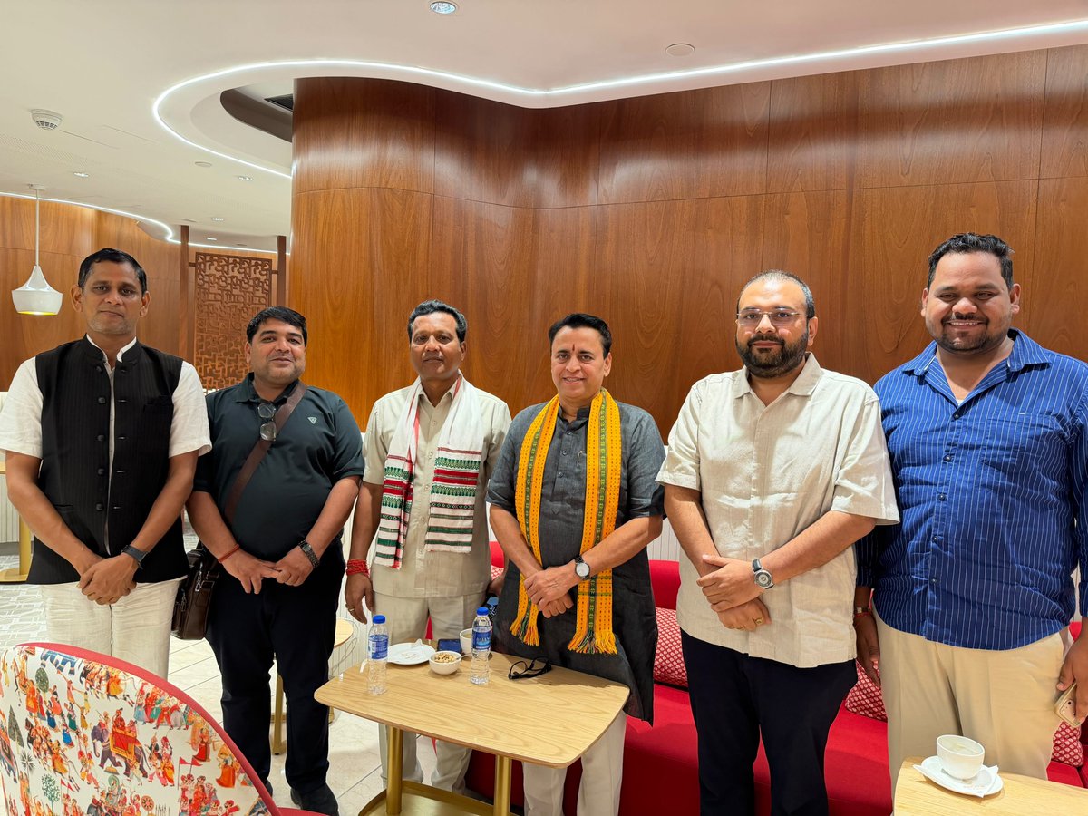 Sunil_Deodhar's tweet photo. A pleasant meeting with Shri @Radheshyam99891 Ji, Hon’ble MP from Raigarh, Chhattisgarh, and Shri @bimalborah119 Ji, Hon’ble Minister from Assam, at Delhi Airport.

Always enriching to meet fellow public representatives dedicated to the development of their states and the nation. 🇮🇳

#Chhattisgarh #Assam #BJP  #NorthEast