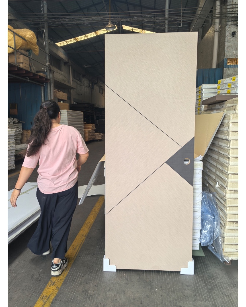 qjldoormfg8's tweet photo. Source wooden door factory. Geometric style eco interior doors, customizable for home decoration and hotel projects. #PaintlessWoodDoor #EcoDoor #BedroomDoor #PaintFreeDoor #HomeInteriorDoor #ProjectInteriorDoor #SelfBuiltHouseRenovation #CustomWoodDoor https://t.co/Hmsuk694Ri https://t.co/U1A8avCpxk