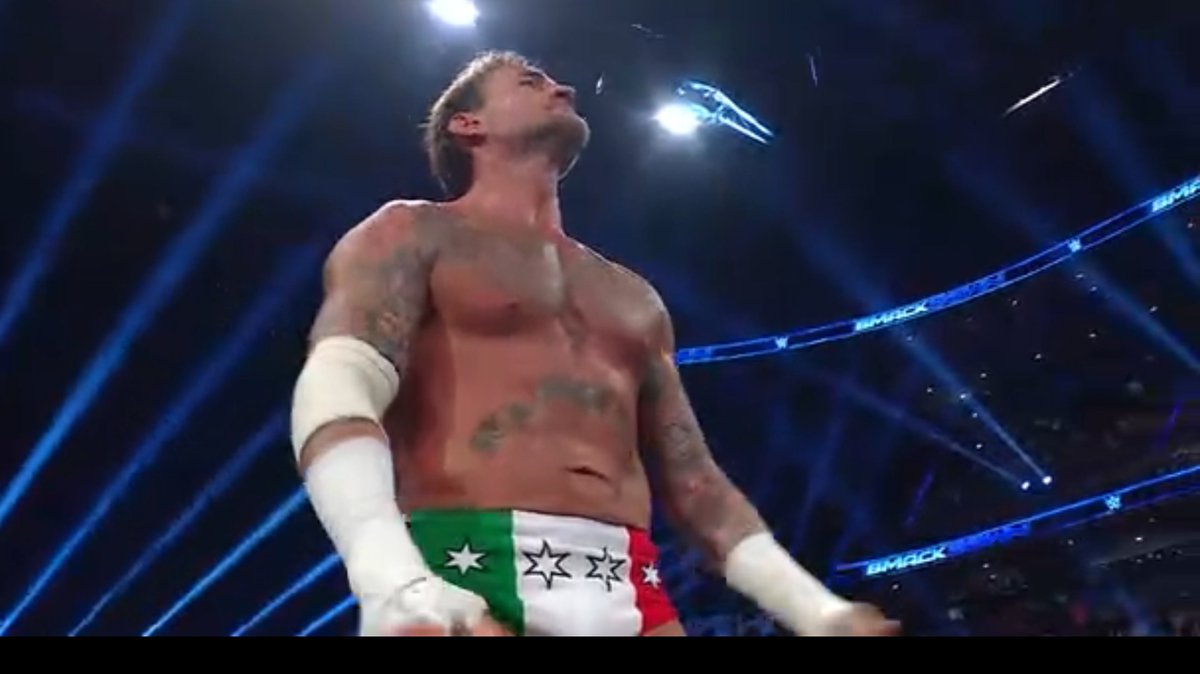 LuigiWrestling's tweet photo. El outfit mexicano de CM Punk. Hincha de Rayados de Monterrey, me comentan. #SmackDown https://t.co/GeFDWJi53R