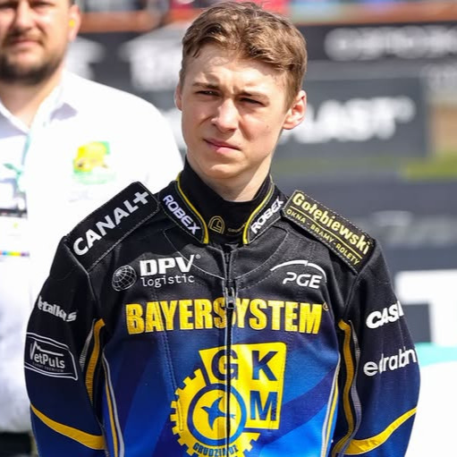JohnTredwe5a's tweet photo. KEVIN MAŁKIEWICZ — THE APPRENTICE WON’T OUTDO THE MASTER

Szymon Ludwiczak suffered a spinal injury — very bad news. A silver lining: the Włókniarz Częstochowa junior could move his legs. Kevin Małkiewicz’s reckless attack led to a horrific crash. https://t.co/uEXUr2qmQl