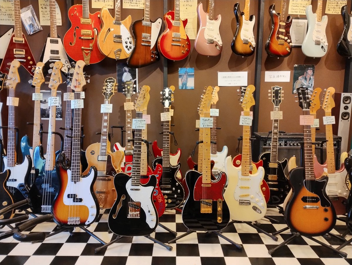 AfterBeat15's tweet photo. アフタービート橋本店11:00~オープンです!中古楽器販売、買取、リペア&amp;メンテナンス、弦交換も¥1000~ございます!ご来店お待ちしております!　#橋本駅　#相模原市緑区橋本　#楽器屋　#音楽スクール　#生徒募集中 https://t.co/Fegw391mVQ