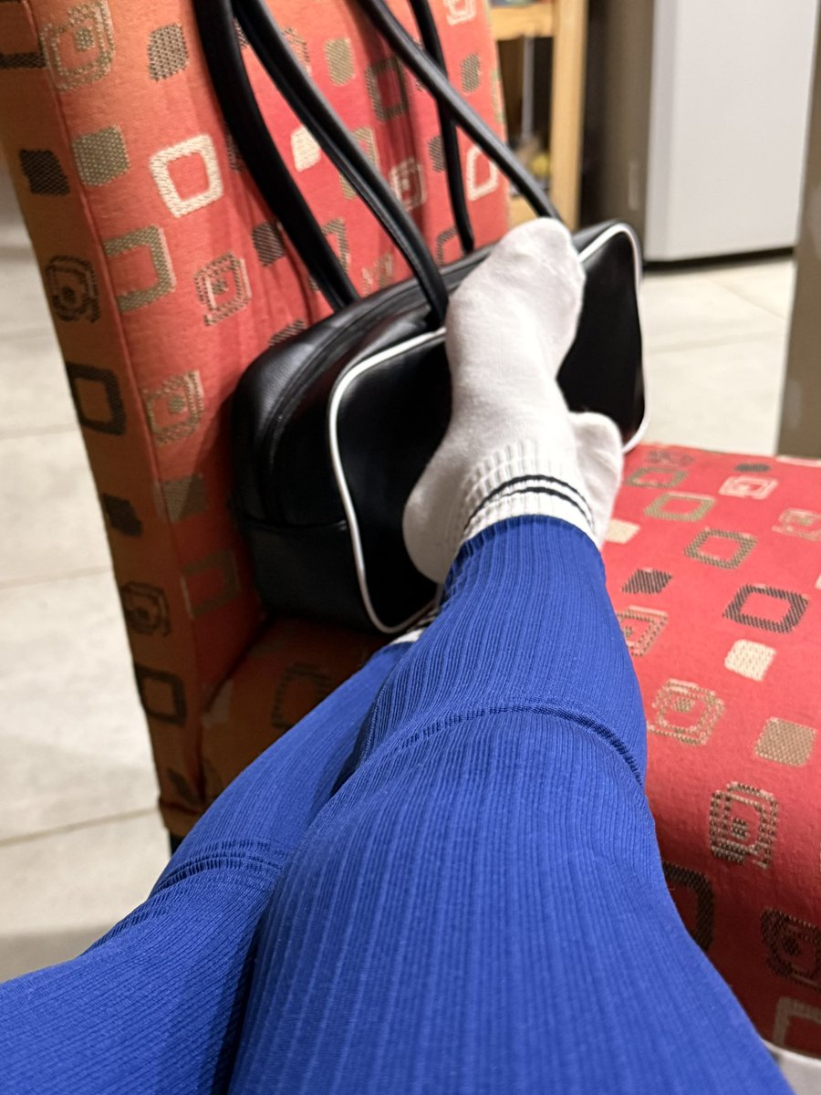 sockedprincess's tweet photo. I would like a human footrest to rest my legs after the gym https://t.co/d5jNknLEoS