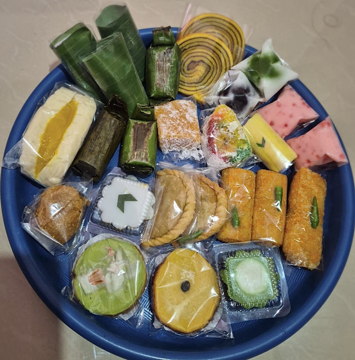 chocomoroll's tweet photo. MANA YANG BAKAL KALIAN MAKAN DULUAN?? https://t.co/eiZ1i9GcNN
