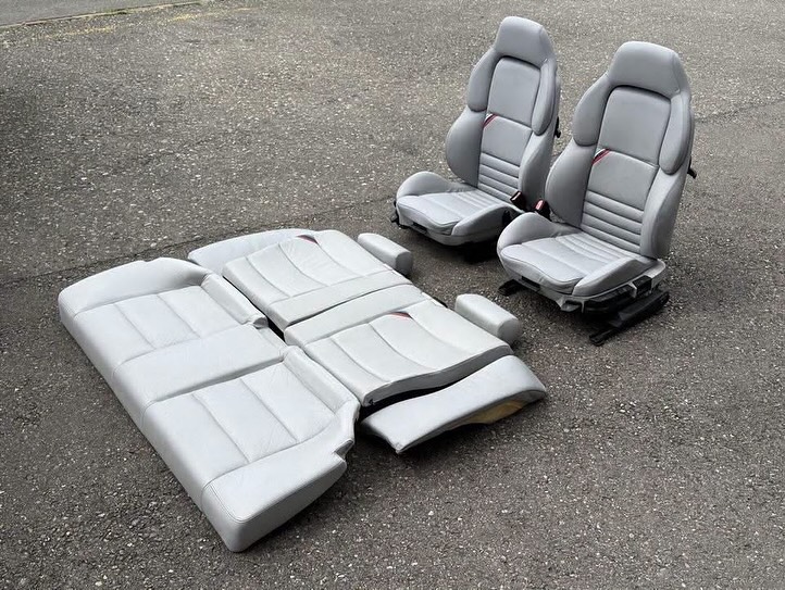 HenriettaLrod's tweet photo. BMW M3 E36 Coupé original interior for sale, including seats. Front seats professionally refurbished, excellent overall condition, genuine BMW parts. Ideal for restoration or replacement. Shipping or local pickup available. Price: €1, 300. https://t.co/P7MogCwkYl