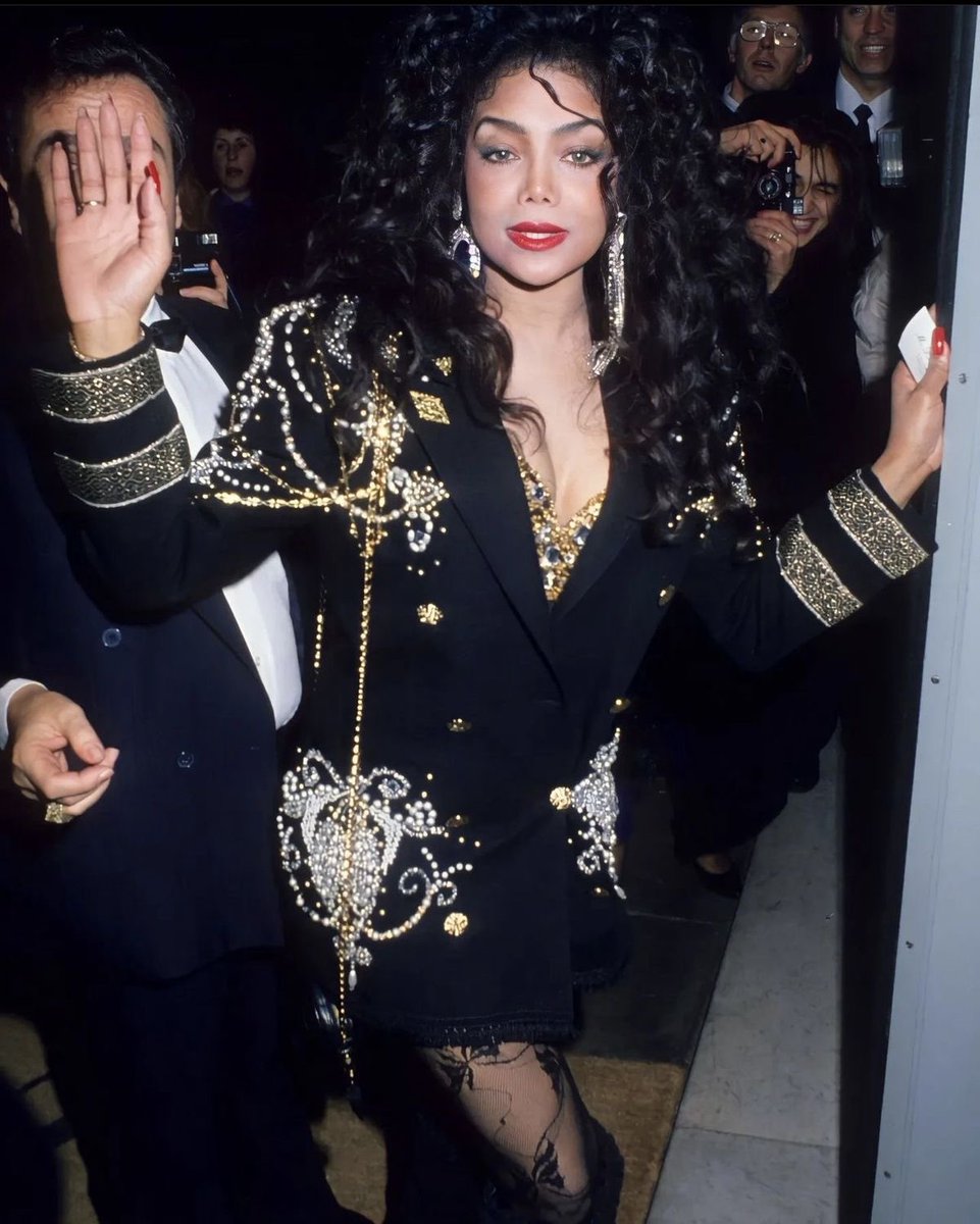 moonwalkertrbl's tweet photo. and latoya jackson is on all of the alt chinese douyin influencers' inspo boards https://t.co/Ok8CYUOld2