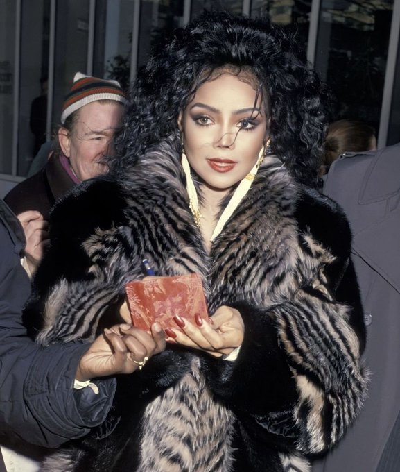 moonwalkertrbl's tweet photo. and latoya jackson is on all of the alt chinese douyin influencers' inspo boards https://t.co/Ok8CYUOld2