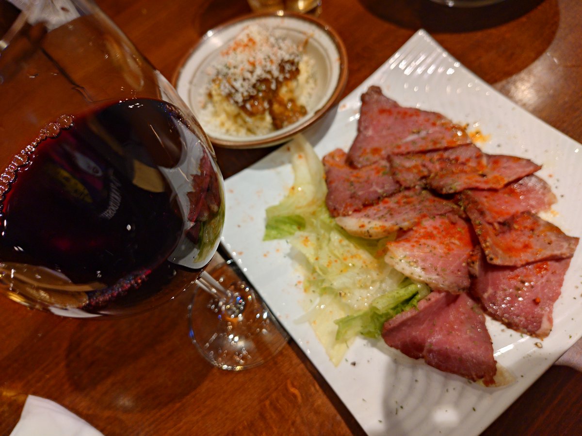 narutyopso2's tweet photo. 軽く飲むつもりが料理が美味くてワイン飲みすぎた🤣 https://t.co/zqPwSHY2Sh