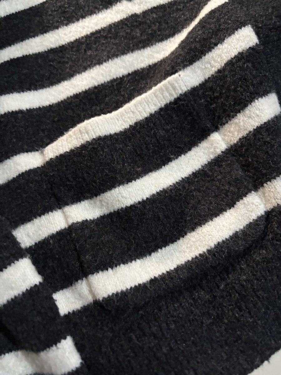 youpuut's tweet photo. Nama Barang: Cardigan Uniqlo
Kondisi Barang: no minus, jarang di pake
Ukuran: S
Harga: 200k (bisa nego) https://t.co/iH15t2dmAa