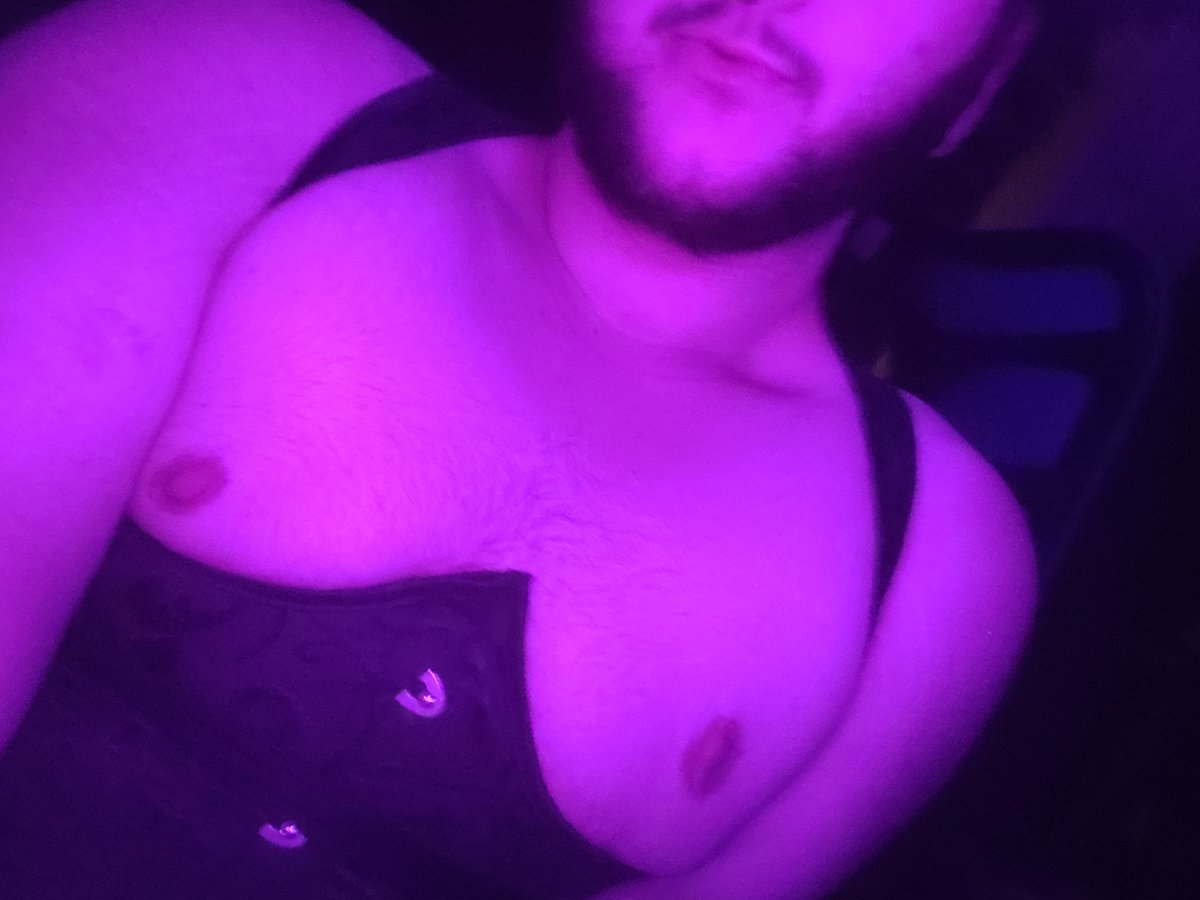 LeeSnepandStuff's tweet photo. How do we feel about collarbone? 😇💋💜🥺
#nsfw #collarbone #murr https://t.co/pSbk6k4lCq